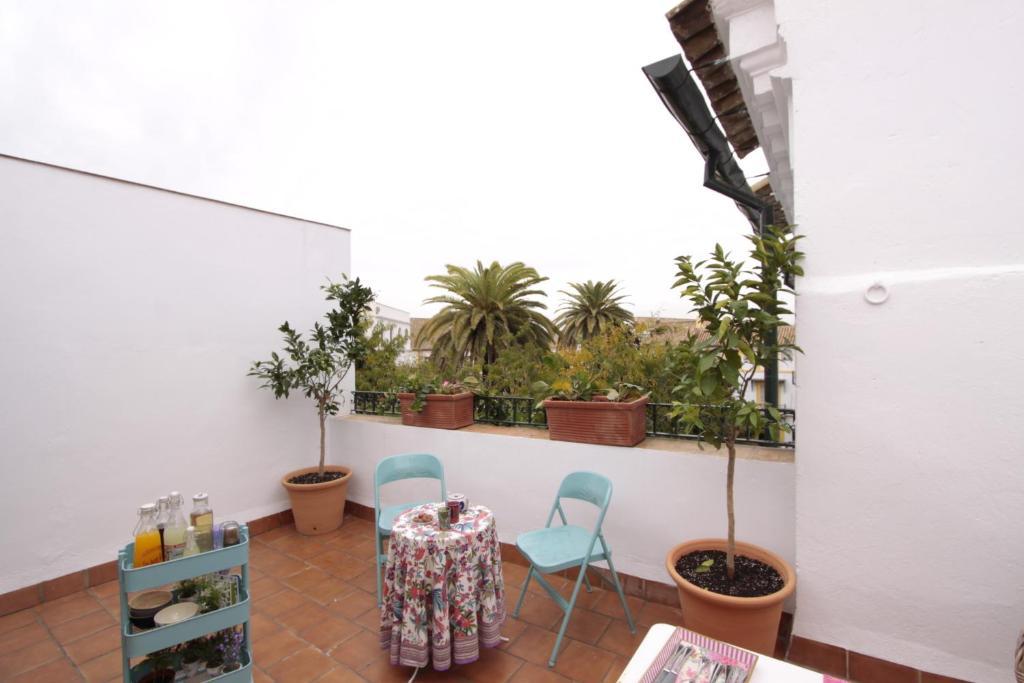 Apartamentos Plaza Pilatos Sevilla Bagian luar foto