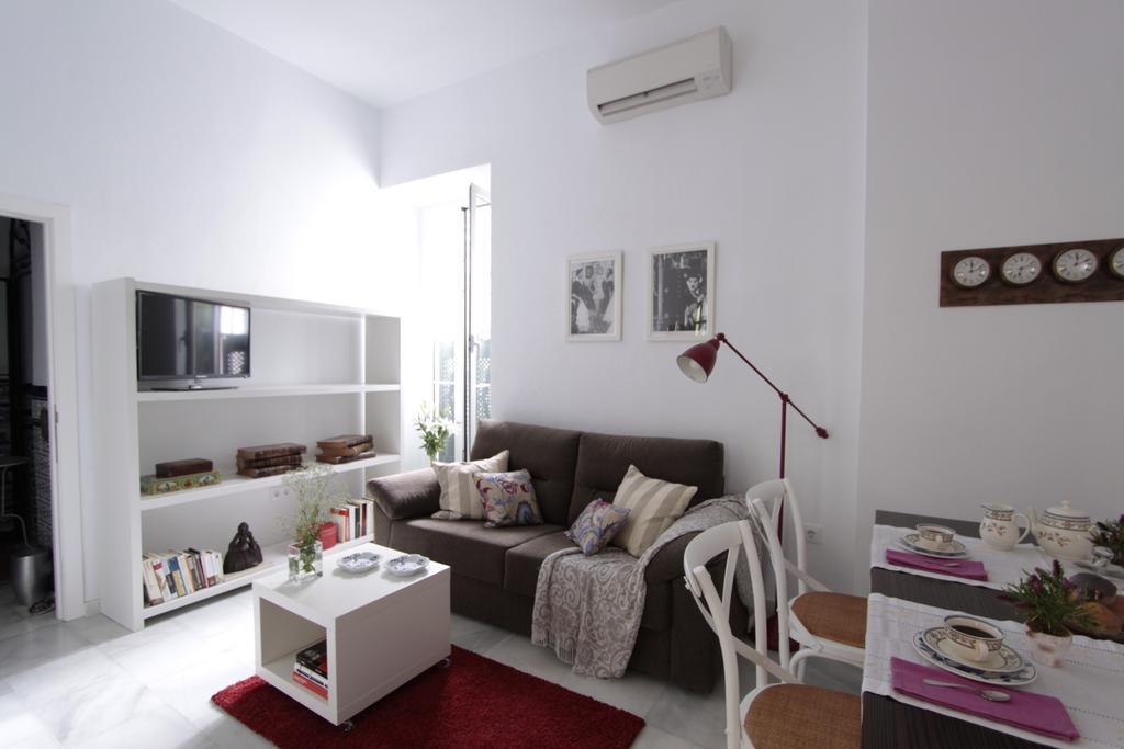 Apartamentos Plaza Pilatos Sevilla Bagian luar foto