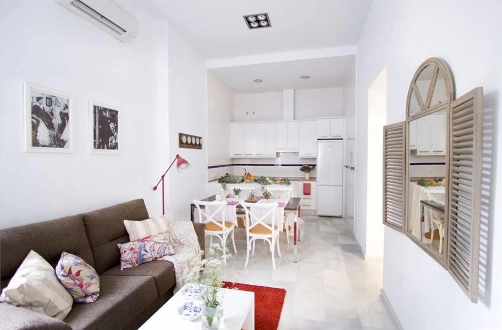 Apartamentos Plaza Pilatos Sevilla Bagian luar foto