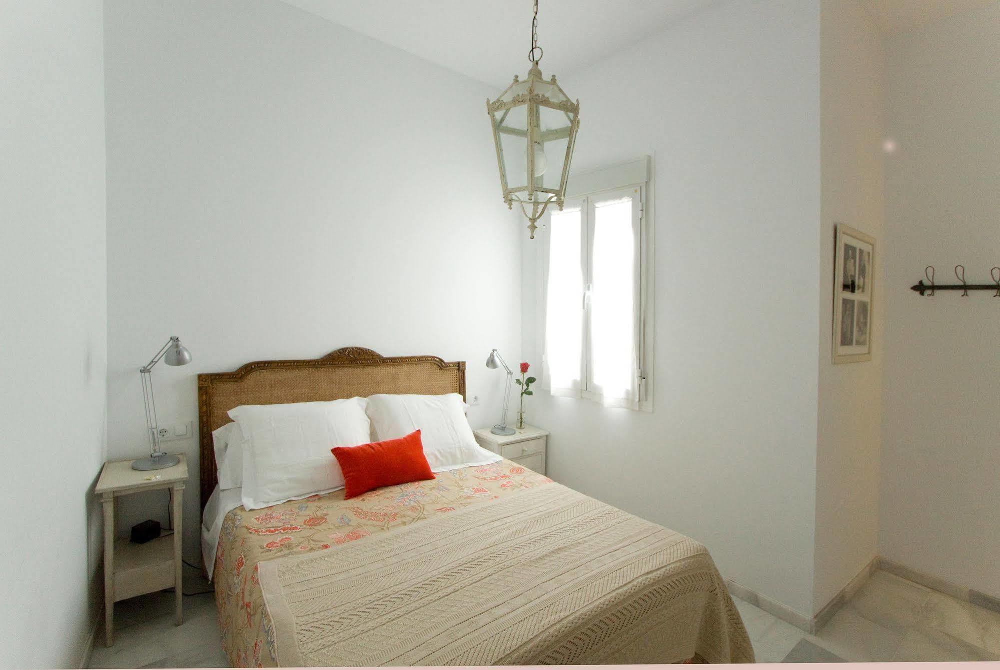 Apartamentos Plaza Pilatos Sevilla Bagian luar foto