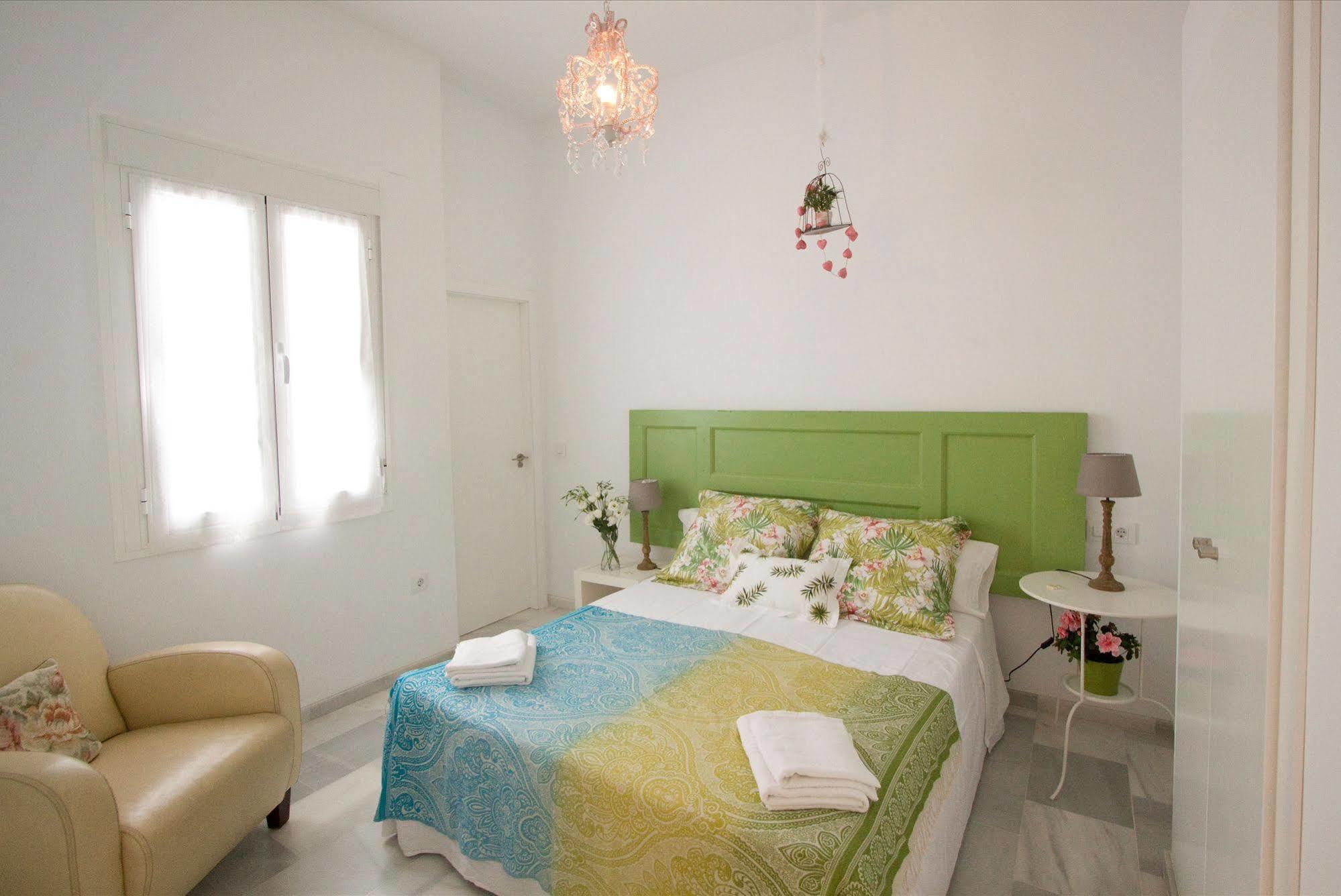 Apartamentos Plaza Pilatos Sevilla Bagian luar foto